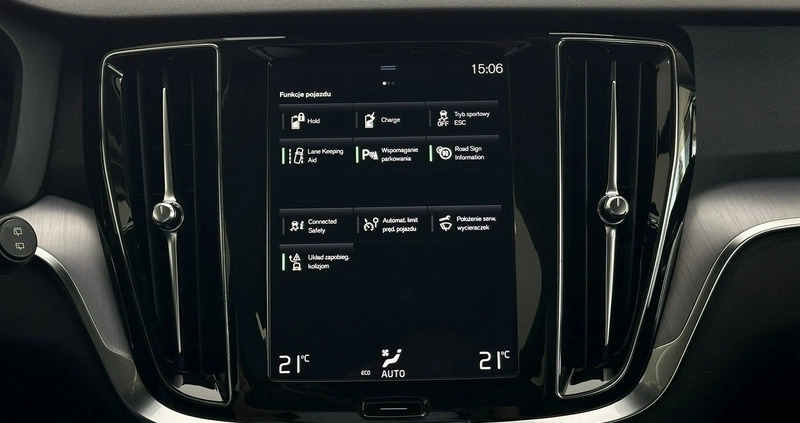 Volvo V60 cena 129900 przebieg: 164529, rok produkcji 2019 z Sztum małe 781